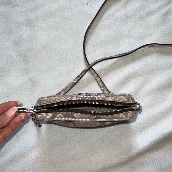 MK snake skin satchel BROKEN zipper - Picture 7 of 7